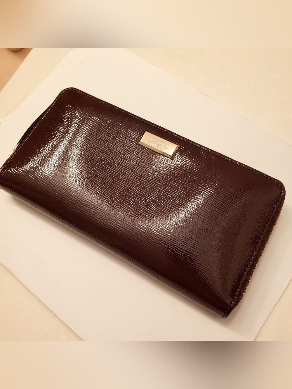 KATE SPADE Patent Leather Zip-Around Wallet in Burgandy, Zip Around 8 By 4 Inch